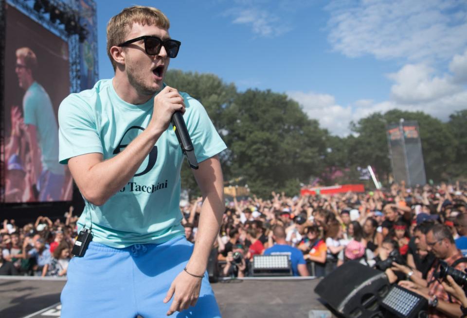 Le rappeur Vald en concert lors du festival des Vieilles Charrues en 2019. - Loic Venance - AFP