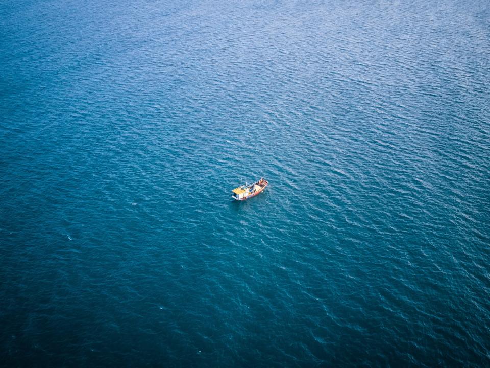 A boat sailing in the ocean.