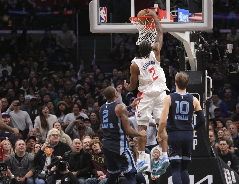 Kawhi Leonard taucht ein, um die Clippers im vierten Quartal mit 122:121 in Führung zu bringen.