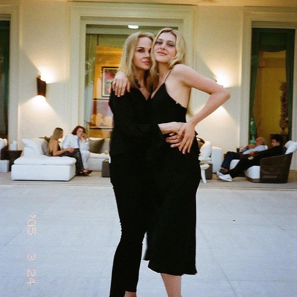 Nicola Peltz with her mom Claudia (Instagram/@nicolapeltz)