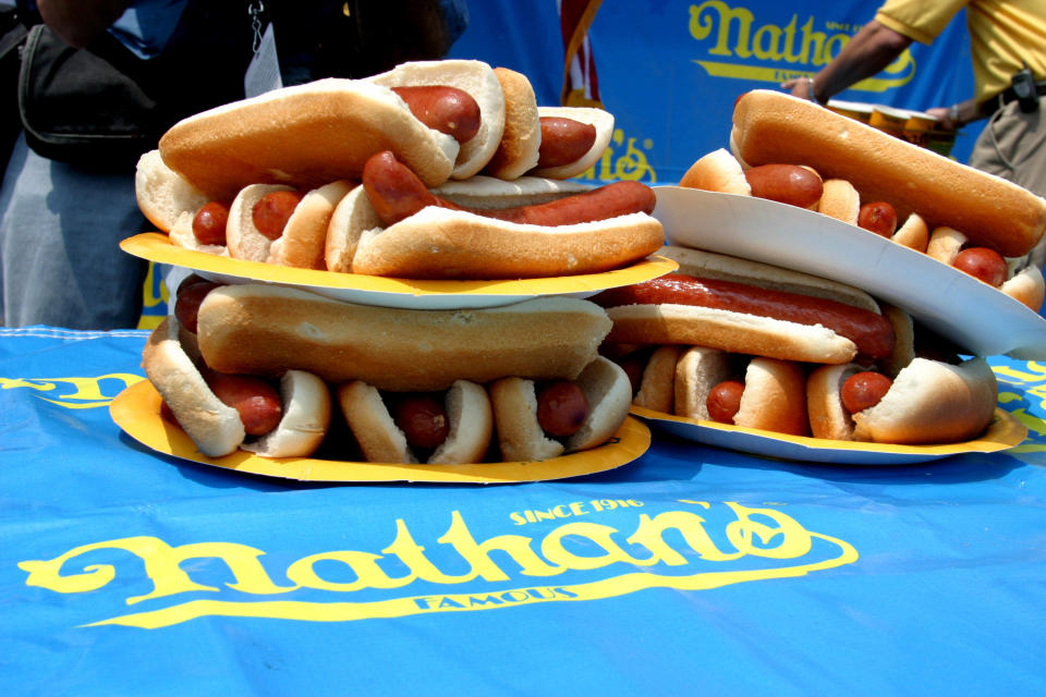 Hot dogs about to be eaten at the 2004 contest. / Credit: Bill Tompkins / Getty Images