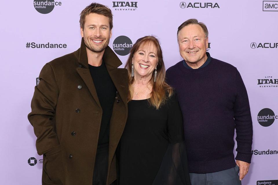 <p>Dia Dipasupil/Getty</p> Glen Powell, Cyndy Powell and Glen Powell Sr.