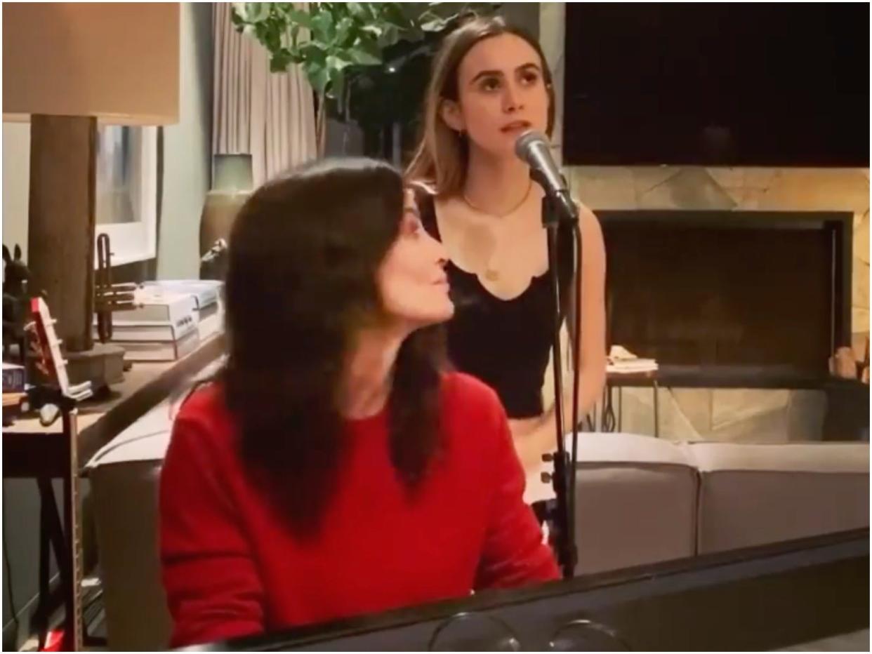 Courtney Cox piano