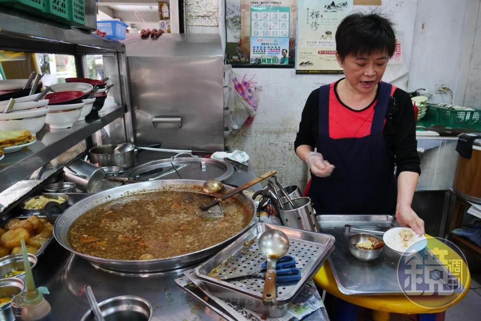 天公壇爌肉飯第二代老闆娘黃佩玉強調，沒用腿庫製作會被老客人唸。