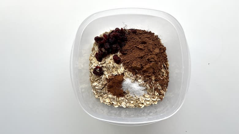 oats with cocoa and cranberries