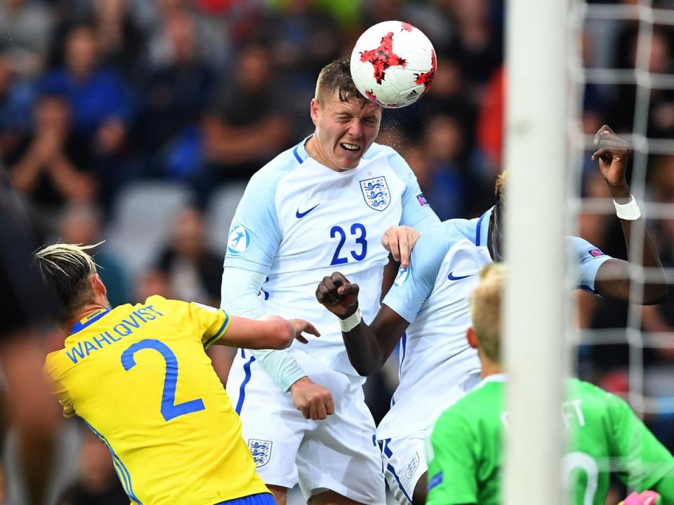 Alfie Mawson in action for England Under-21s (Getty)