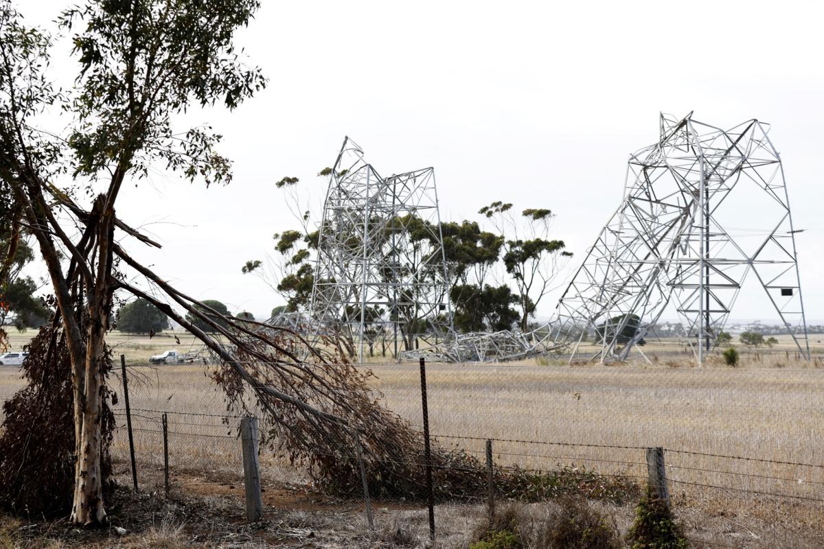 Extreme Weather Kills Farmer in Victoria, Australia, as Forest Fires Ravage National Park