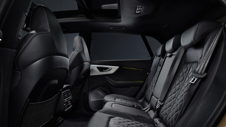 2024 audi q8 interior