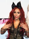 <i>Snooki “Caperucita Roja”.</i> Lo último que le falta a Snooki para convertirse en el personaje de los cuentos infantiles es la capa, porque el rojo ya lo tiene, y de sobra. Demasiado largo y de un color en extremo llamativo y artificial, ¡no te inspires en su cabello para seducir! Especialmente si eres de baja estatura, porque parecerás un gnomo.