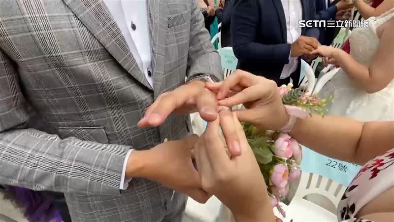 這年頭要結婚的人越來越少，也越來越晚了。