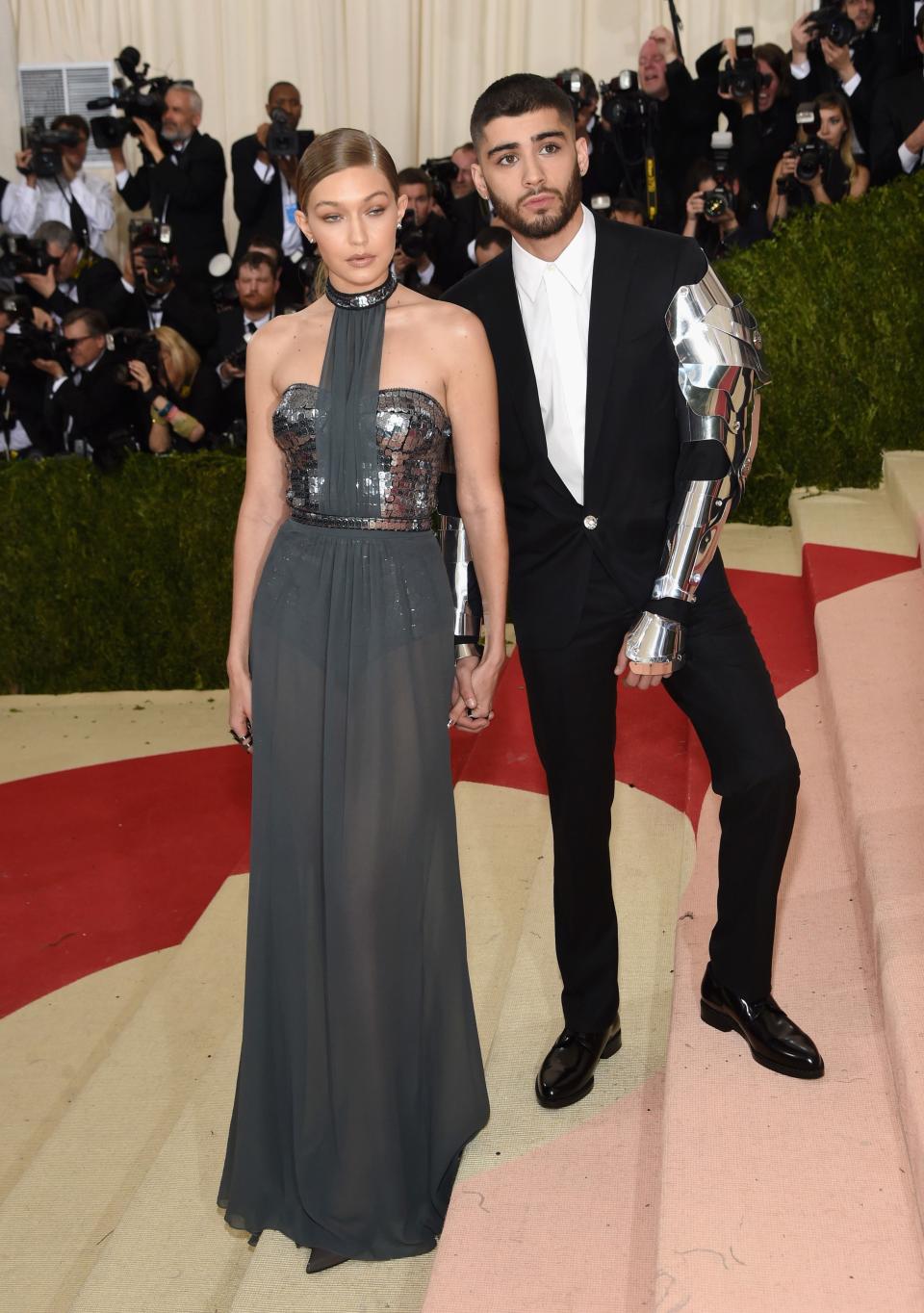 <h1 class="title">Gigi Hadid in a Tommy Hilfiger dress and Lynn Ban jewelry and Zayn Malik in Versace and Jimmy Choo shoes</h1><cite class="credit">Photo: Getty Images</cite>