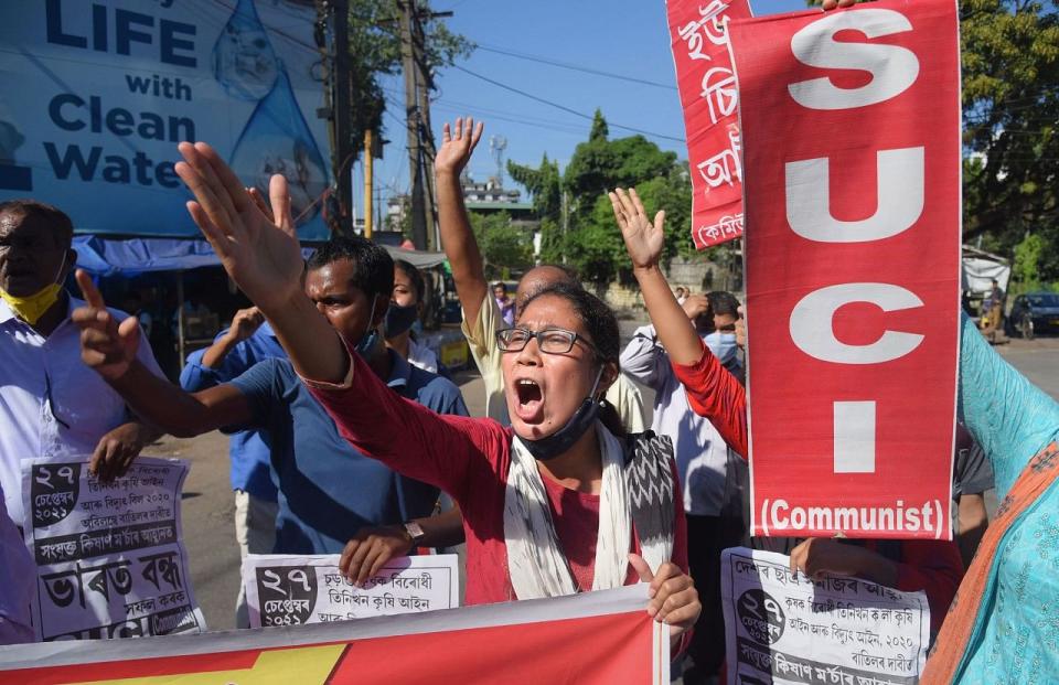 <div class="paragraphs"><p>Guwahati: Activists of Socialist Unity Centre of India (SUCI) take out a protest rally to support farmers Bharat Bandh strike against central governments three farm reform laws.</p></div>