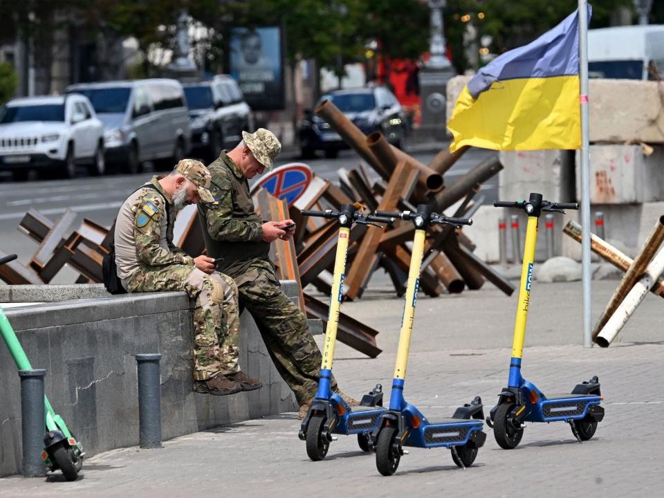 Ukrainian troops use cellphones mobile smartphones