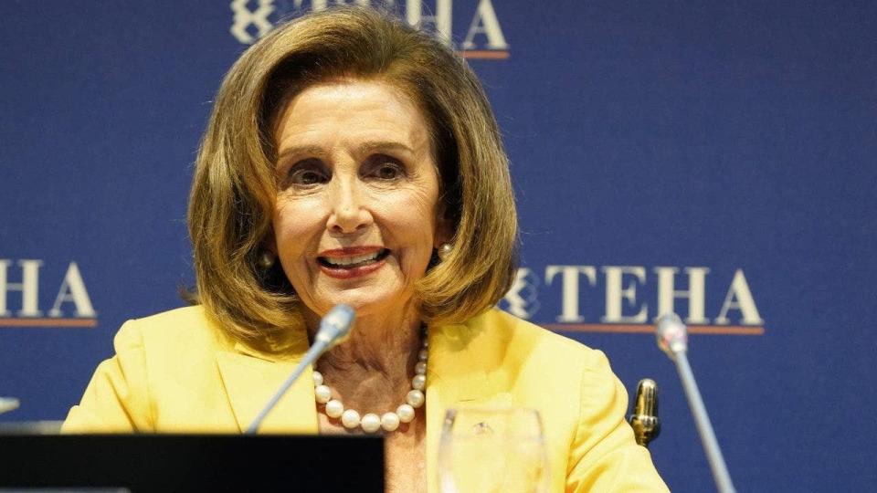 Pelosi dice que se postula porque «todavía necesitaba poder recaudar fondos significativos»