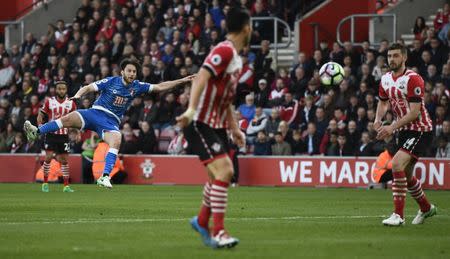 Britain Soccer Football - Southampton v AFC Bournemouth - Premier League - St Mary's Stadium - 1/4/17 Bournemouth's Harry Arter shoots at goal Reuters / Dylan Martinez Livepic