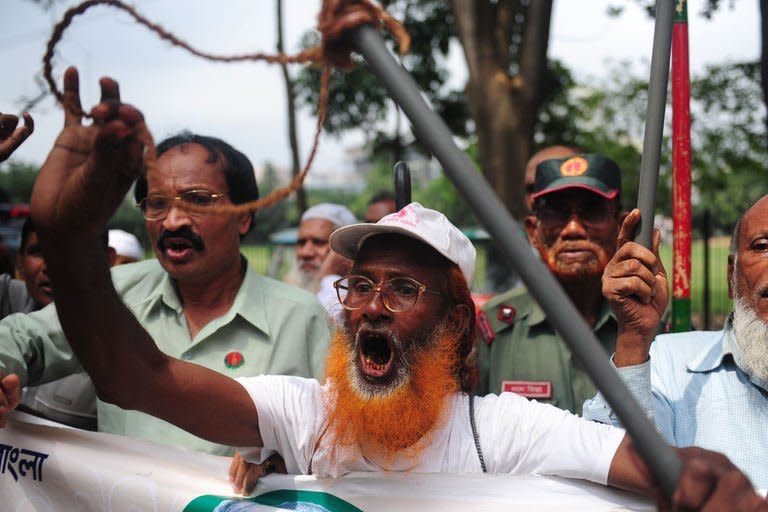 Former Bangladeshi militants -- who fought against Pakistan in the 1971 war -- demonstrate against the verdict on Mohammad Kamaruzzaman outside the International Crimes Tribunal court in Dhaka, on May 9, 2013. A Bangladeshi court has sentenced a top Islamist to death for masterminding the slaughter of at least 120 farmers in one of the bloodiest single episodes of the 1971 independence war