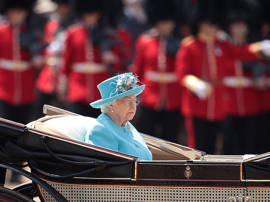 queen elizabeth trooping the colour 2018