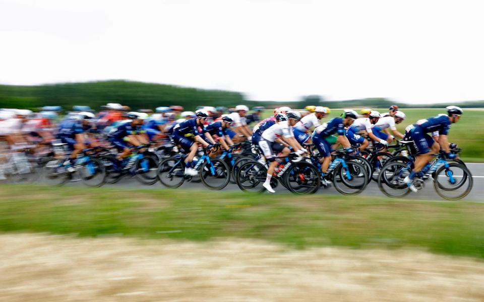 The peloton speeds along - REUTERS