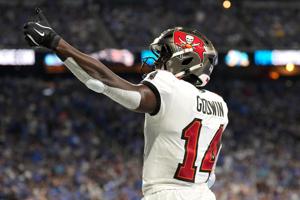 Chris Godwin #14 van de Tampa Bay Buccaneers viert feest na het scoren tegen de Detroit Lions tijdens het tweede kwartaal op Ford Field op 15 september 2024 in Detroit, Michigan. (Foto door Nic Antaya/Getty Images)