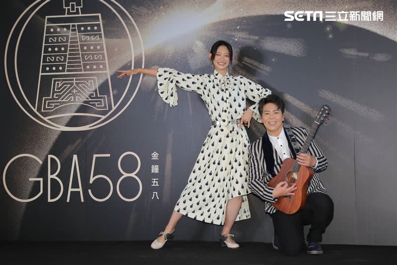 吳奕蓉（左）和邵大倫（右）擔任「第58屆廣播金鐘獎頒獎典禮」主持人。 （圖／記者楊澍攝影）