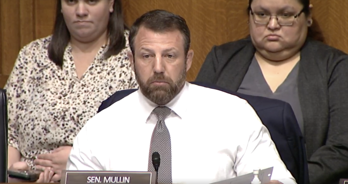 GOP senator challenges Teamsters president to fight at Senate hearing