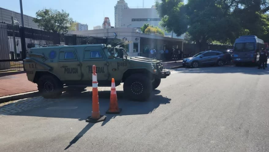 Los ciudadanos sirios se presentaron en la embajada para finalizar su trámite