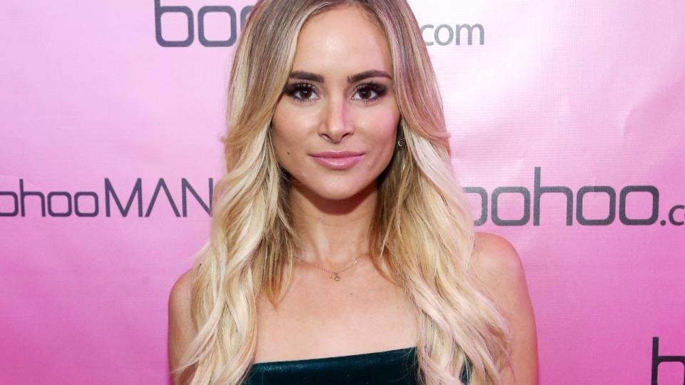 <p>Costo estimado por post: $ 5,000 a $ 15,000<br>Ingresos mensuales estimados: $ 50,000 a $ 150,000<br>Amanda Stanton se hizo famosa gracias a la temporada 20 de “The Bachelor”, y ganó aún más popularidad al aparecer en dos temporadas de la serie spin-off de verano, “Bachelor in Paradise”. Tiene ahora tiene 1.2 millones de seguidores de Instagram, y con un promedio de 10 posts patrocinados por mes, y puede ganar hasta $ 150,000 en uno solo, o $ 1.8 millones en un año, según los datos de Mediakix. Entre los anunciantes están Rocksbox, Herbal Essences, Sperry Top-Sider y Thred Up.<br>Foto: Enterteinment Tonight </p>