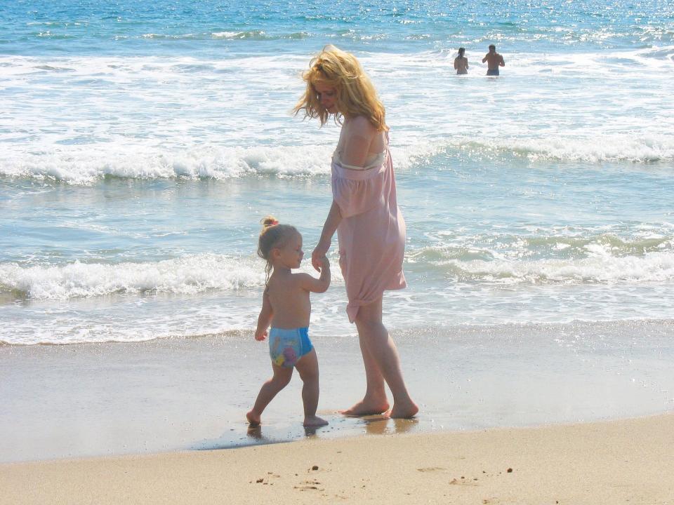 Adrienne Shelly with her daughter Sophie at the beach