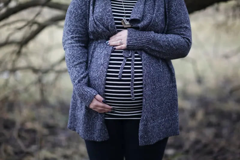 ▲該名孕婦懷有雙胞胎，在懷胎5個月時發現男嬰有手指發育異常的狀況。（示意圖／取自Pexels）