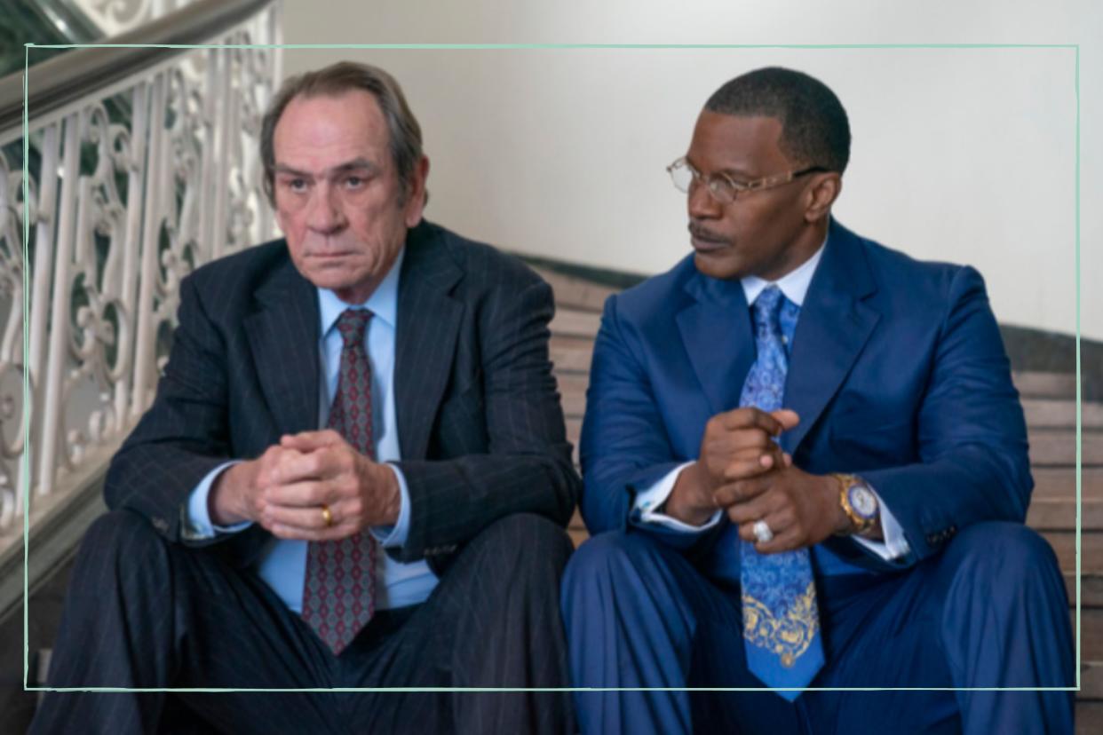  Tommy Lee Jones and Jamie Foxx sat on a staircase in The Burial. 