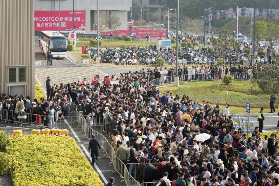 Thousands of people queue up for the newly opened Costco in Shenzhen. 12JAN24. SCMP / Eugene Lee