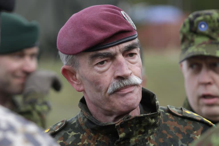 El oficial del ejército alemán y excomandante del Comando de Fuerzas Conjuntas Aliadas Brunssum, Hans-Lothar Domröse.