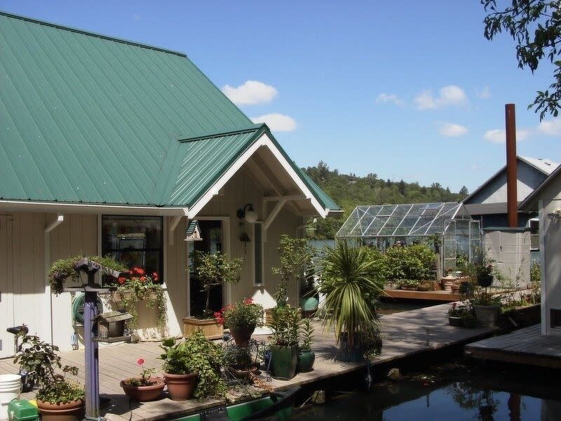 Willamette River Floating Home: More