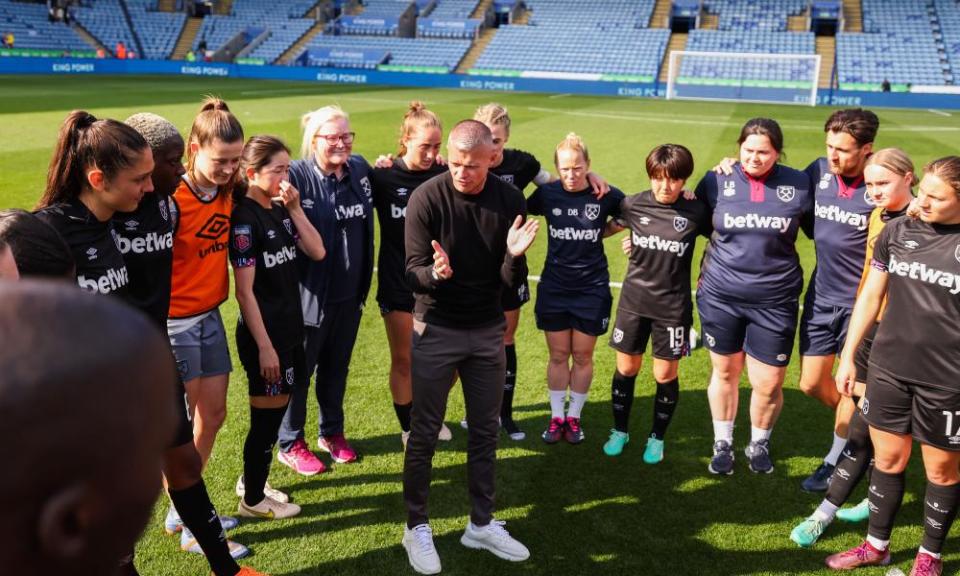 Paul Konchesky addresses West Ham’s players at Leicester this month. He left as manager a week later.