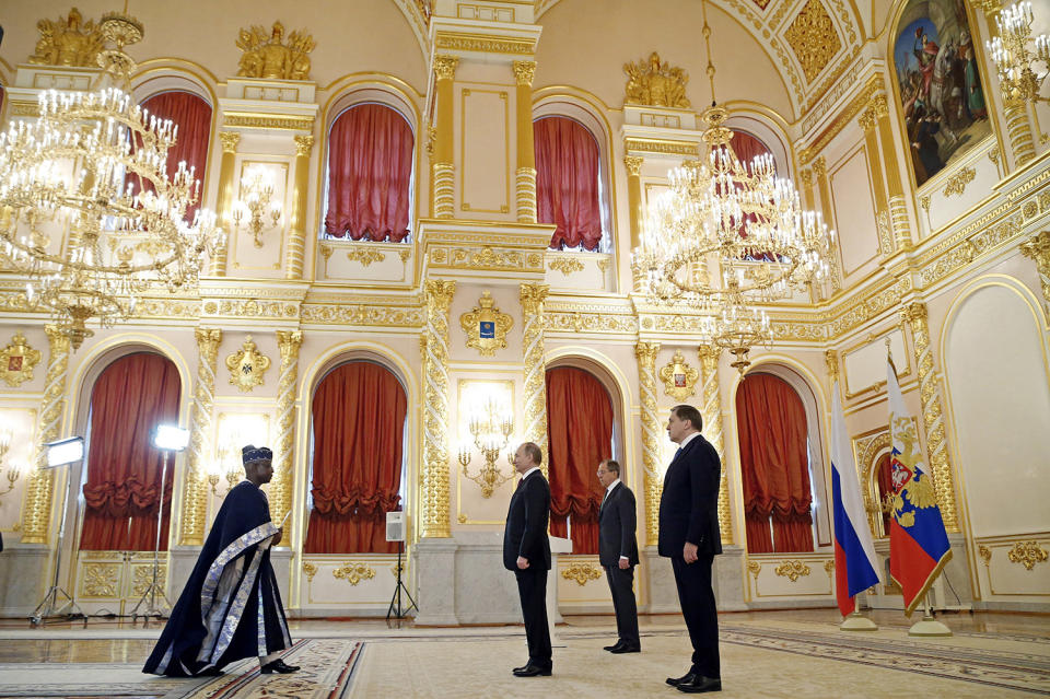 Putin receives credentials from Benin’s ambassador