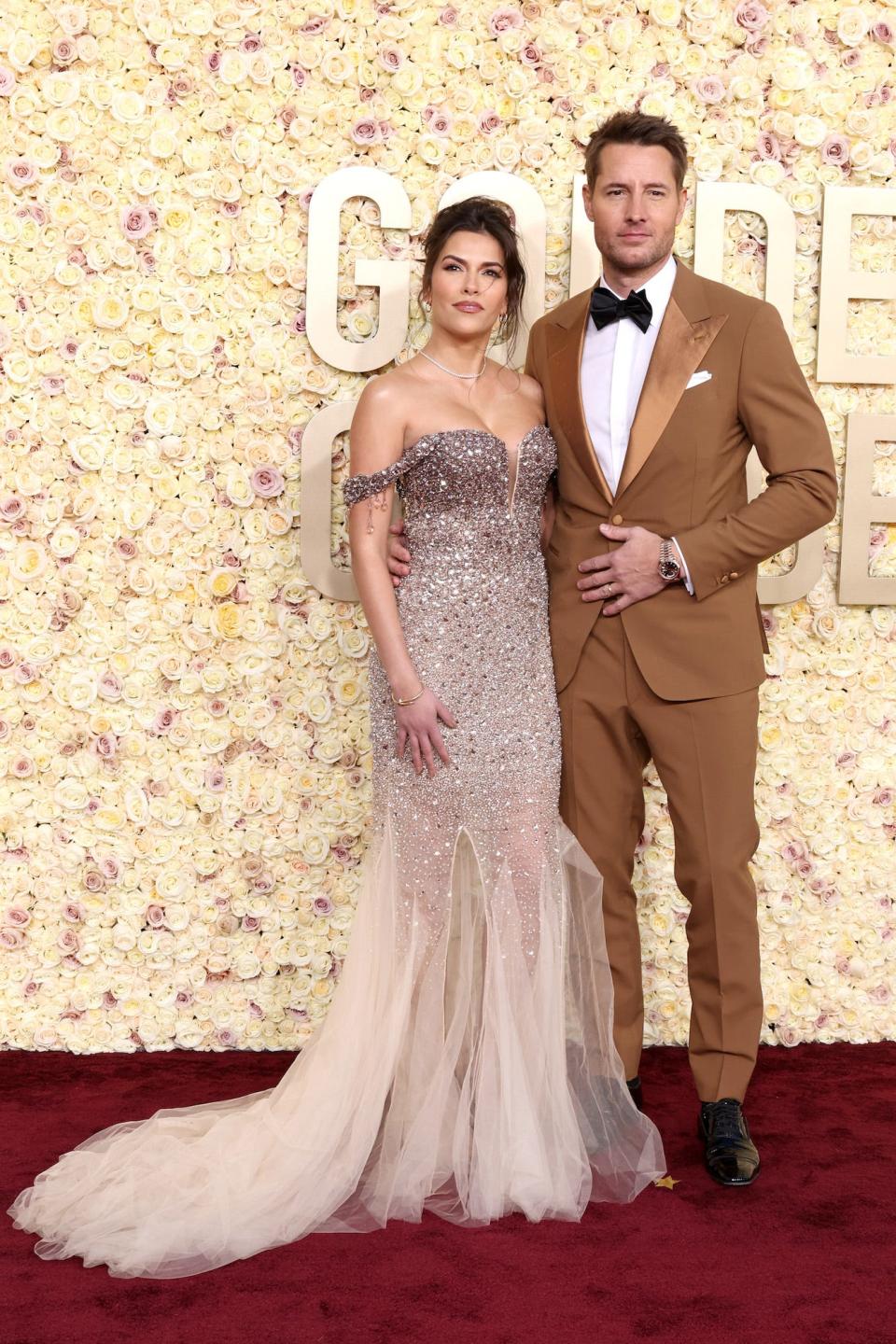 Sofia Pernas and Justin Hartley attend the 2024 Golden Globes.