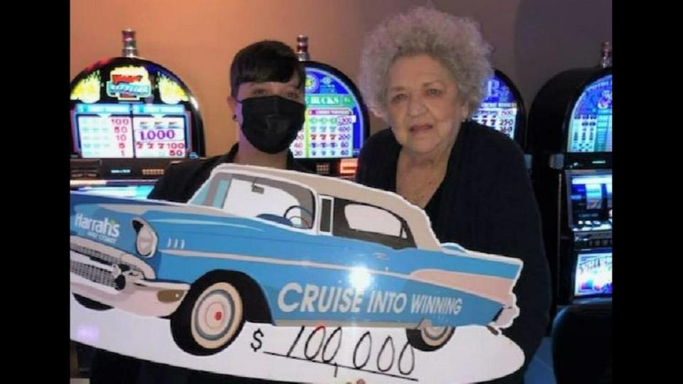 A Florida woman won a $100,000 jackpot playing a slot machine this month at Harrah’s Gulf Coast in Biloxi.