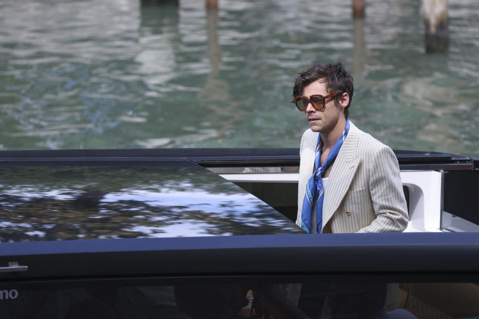Harry Styles a su llegada a la sesión de la película “Don't Worry Darling” en la 79a edición del Festival de Cine de Venecia en Venecia, Italia, el 5 de septiembre de 2022. (Foto Vianney Le Caer/Invision/AP)