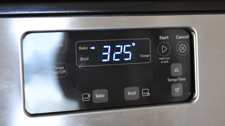 oven temperature gauge set to 325