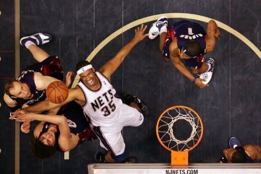 l pivot de la NBA Jason Collins se convirtió en el primer jugador activo de una liga profesional de deportes colectivos en Estados Unidos en revelar su homosexualidad, en un amplio artículo publicado este lunes por la revista Sports Illustrated. (Getty Images/AFP/Archivo | Al Bello)