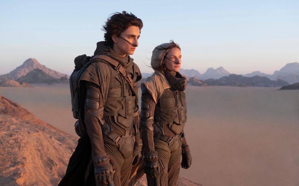 Timothée Chalamet und Rebecca Ferguson spielen die Hauptrollen in "Dune". (Bild: Warner Bros. Entertainment Inc.)