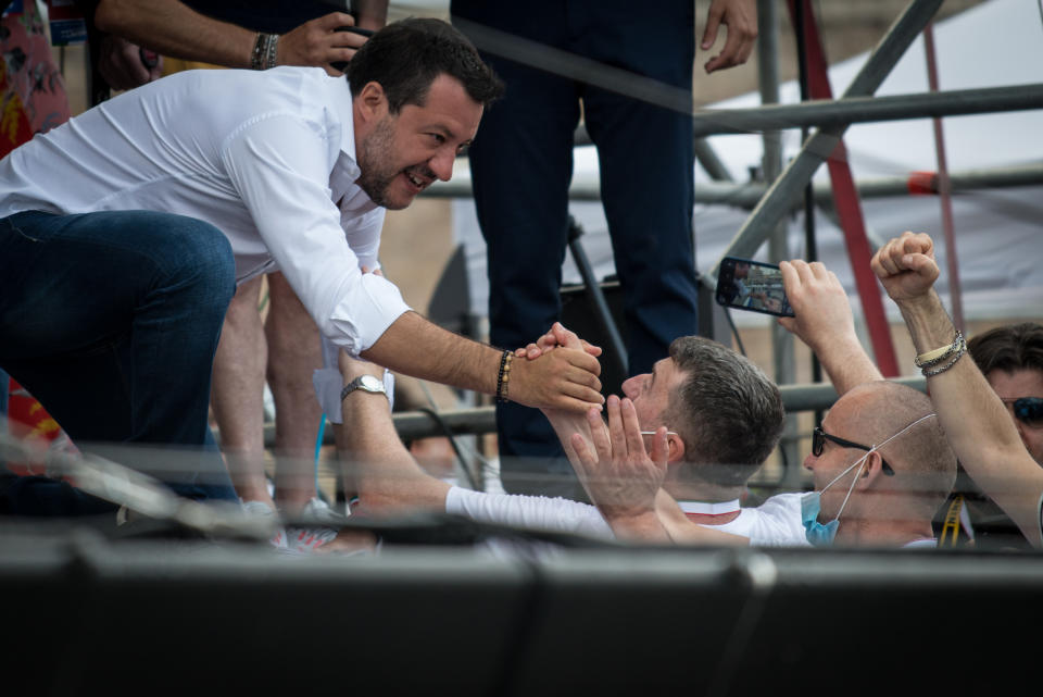 Sul palco di Piazza del Popolo il vicepresidente di Forza Italia, Antonio Tajani, la leader di Fratelli d'Italia, Giorgia Meloni, e Matteo Salvini.