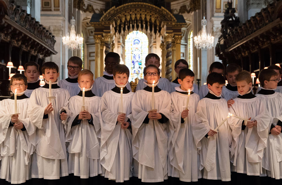 St. Pauls choristers rehearse in London