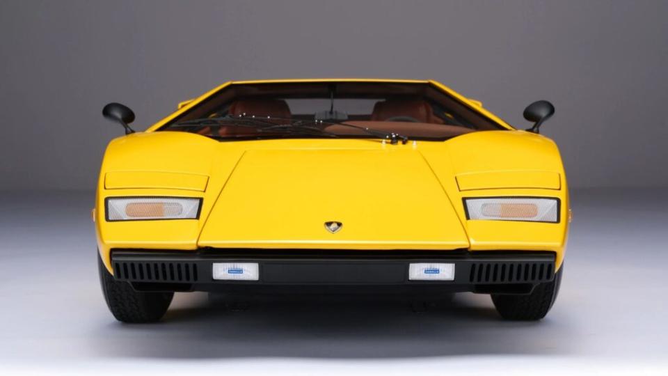 LAMBORGHINI COUNTACH LP400 (1974) | EDITION IN YELLOW 1:8 SCALE