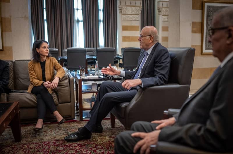 Prime Minister of Lebanon Najib Mikati (C) meets with German Foreign Minister Annalena Baerbock. Michael Kappeler/dpa