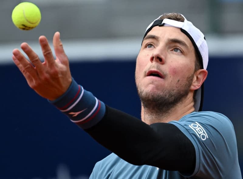 German tennis player Jan-Lennard Struff in action against Canadian tennis player Felix Auger Aliassime during their men's singles quarter-final match of the ATP Munich 2024 tennis tournament. Sven Hoppe/dpa