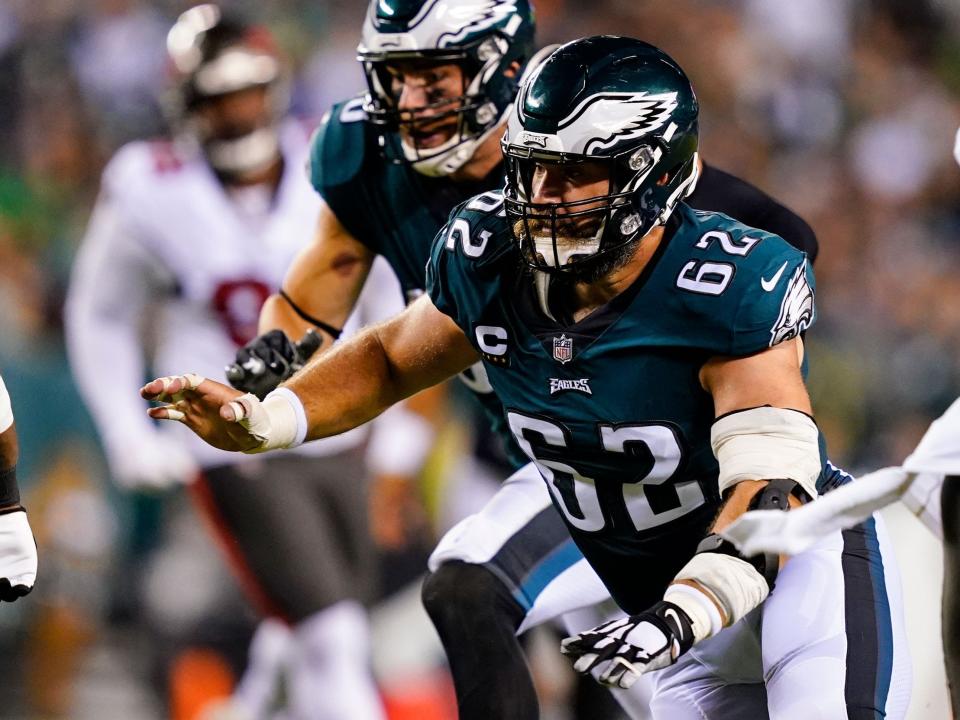 Jason Kelce sets a block against the Tampa Bay Buccaneers.