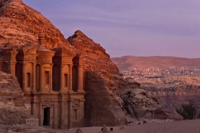 Discover the ancient city of Petra