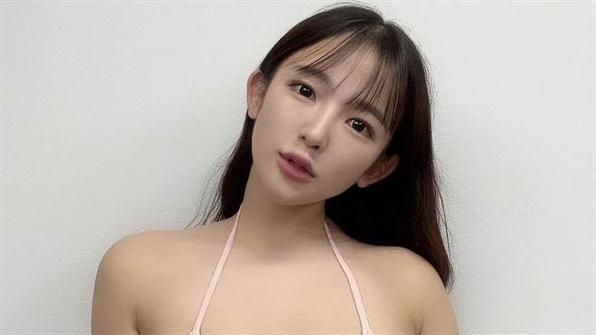 天木純近日找來「巨胸3姊妹」的鈴木富美奈、柳瀨早紀一同拍攝短片，吸引目光。（圖／IG@jun.amaki）