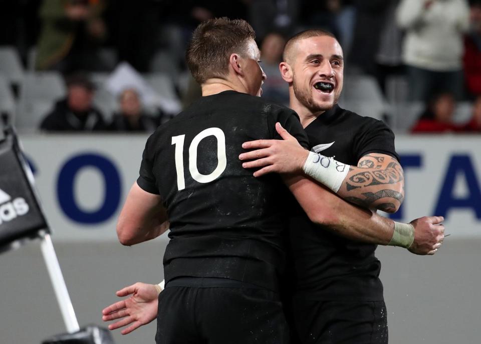 TJ Perenara celebrates after scoring the All Blacks' tenth try (Getty)